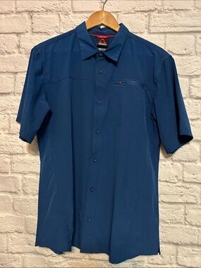 Gerry Short-Sleeve Button-Down Shirt in Navy Blue